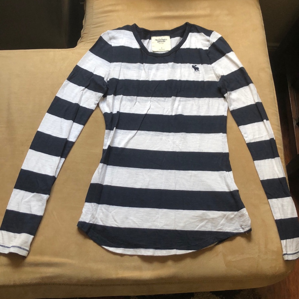 Long Sleeve Striped Shirt / T-Shirt